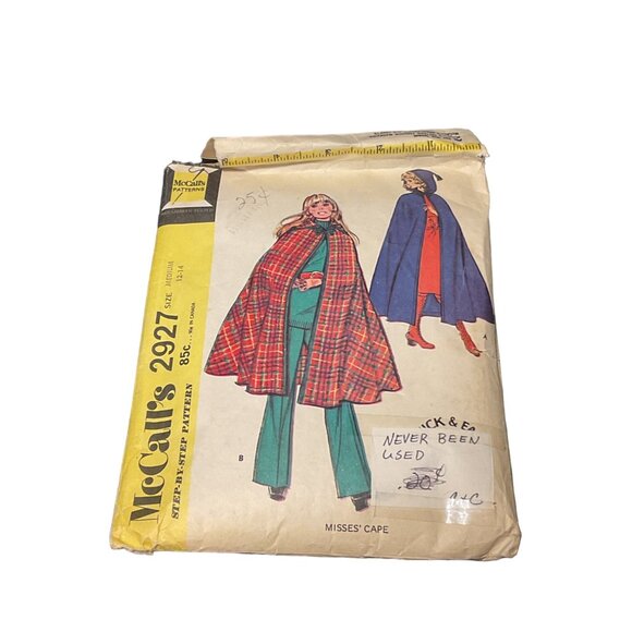Vintage McCalls 2927 Misses Cape Sewing Pattern - Picture 1 of 3